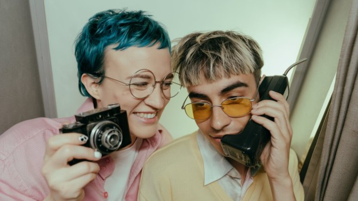 Friends in a photo boot